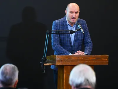 Indemnizația uriașă pe care o primește polițistul-teolog șef la Elcen Foto: Facebook