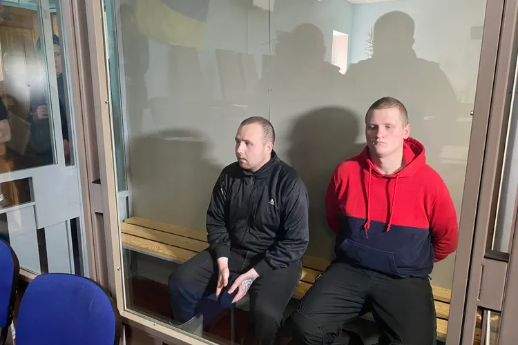 Doi soldați ruși au recunoscut crimele de război (sursa: Twitter/@DominicWaghorn)