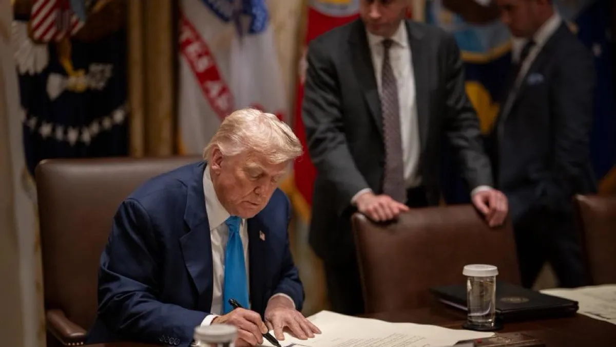 SUA poziționează submarine nucleare lângă Rusia (sursa: Facebook/The White House)