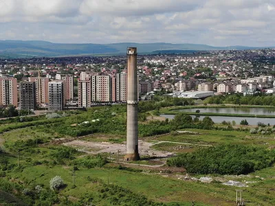 Detonare controlată la Iași, coșul Fortus (sursa: ziaruldeiasi.ro))