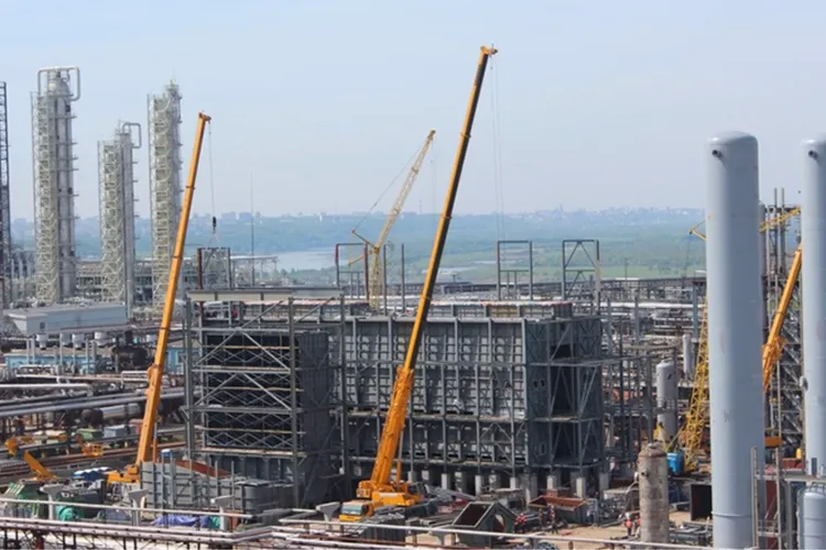 Rafinărie rusească lovită de drone ucrainene (sursa: oilandgasrefining.ru)