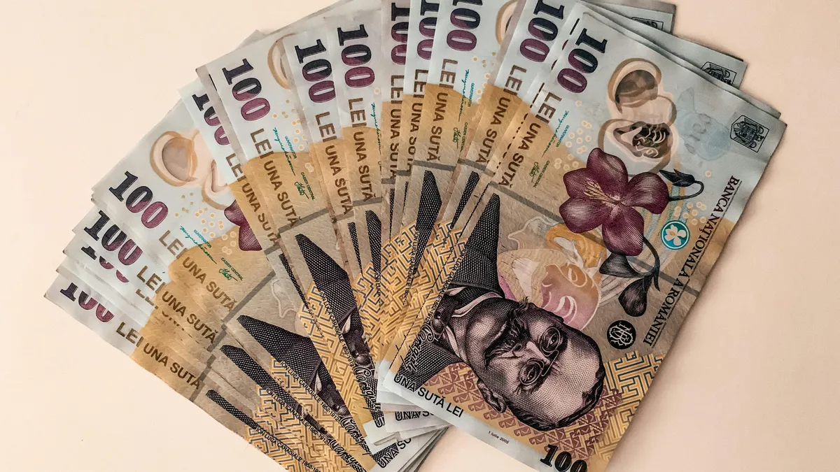 Casieră, demascată de soț pentru delapidare (sursa: Pexels/Diana)