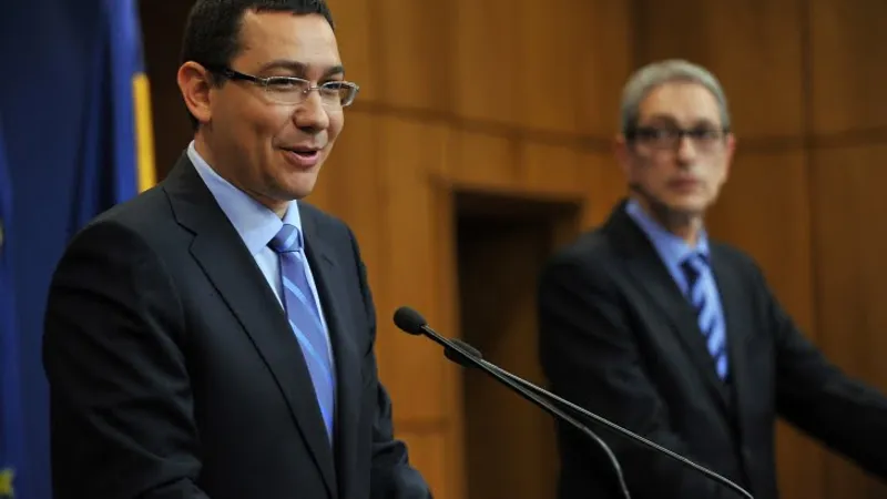 Premierul Victor Ponta și purtătorul de cuvânt Andrei Zaharescu (sursă: gov.ro)