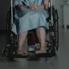 Ajutor pentru pensionari: aparate auditive, fotolii rulante și proteze prin CNAS, chiar dacă nu aveți certificat de handicap