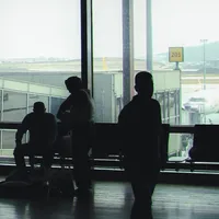 Fără plată suplimentară: în avion, persoana care însoțește un minor sub 14 ani trebuie să stea pe un loc alăturat