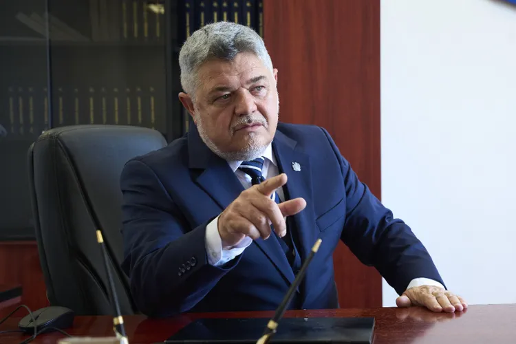 Un suveranist îl acuză pe George Simion că „a căzut pe interceptări” cu afaceristul PNL Fănel Bogos