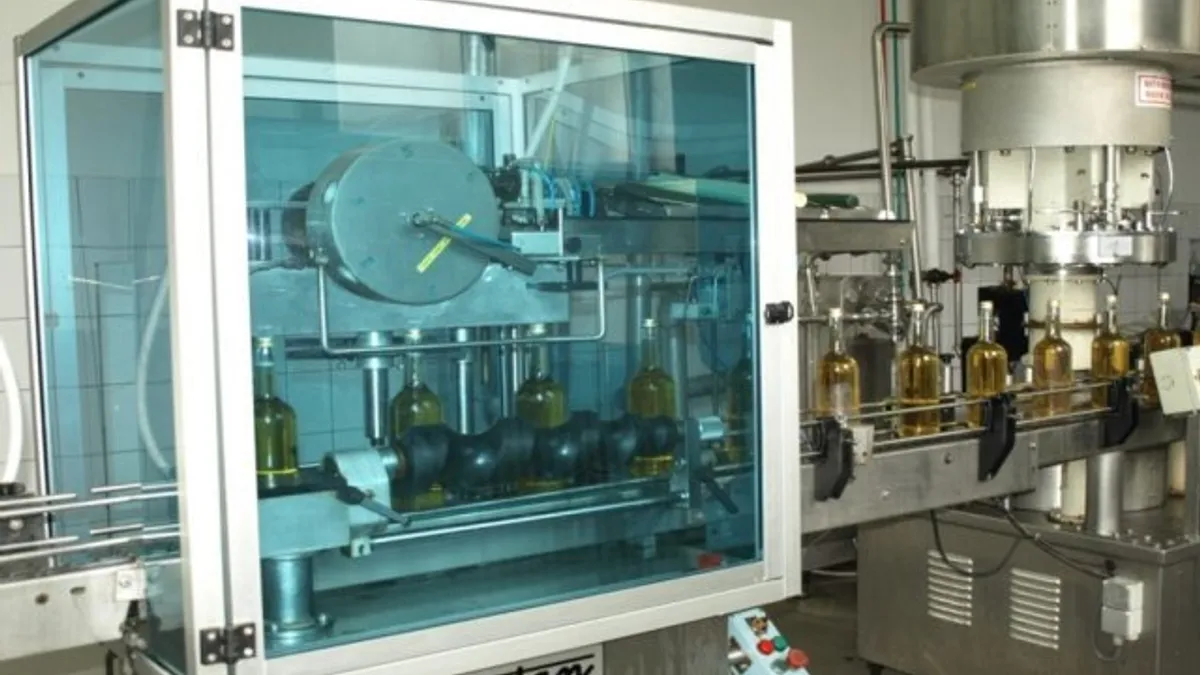 38.000 litri de rachiu, la canal (sursa: ziaruldeiasi.ro)