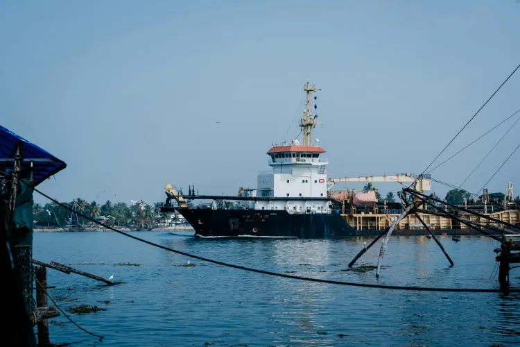 Nave indiene trec prin Strâmtoarea Ormuz (sursa: Pexels/Salem Raju)