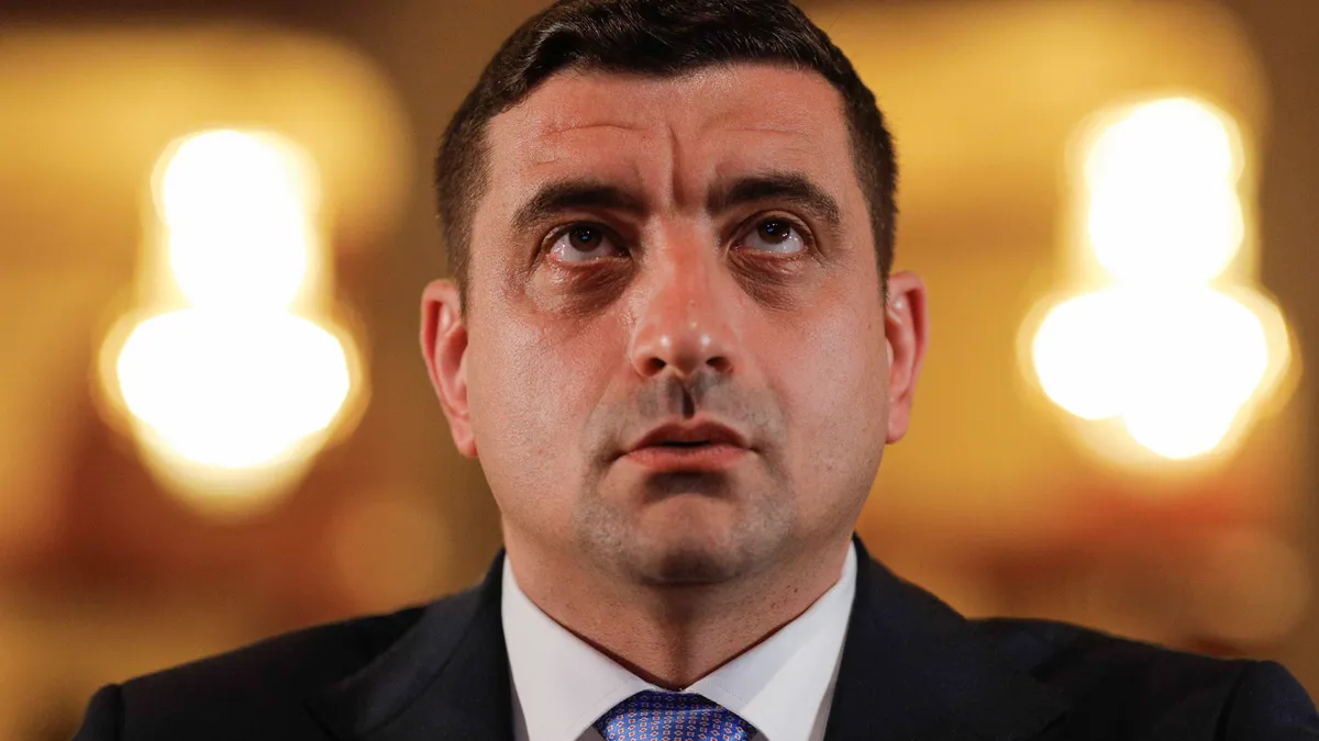 Firmele și muncitorii străini își scot masiv valuta din România, în eventualitatea victoriei lui Simion Foto: Inquam/Mălina Norocea