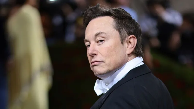 Elon Musk nu mai cumpără Twitter (sursa: BBC)