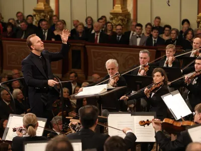 Un preot îi critică pe „mioriticii” indignați că dirijorul concertului de la Viena este homosexual Foto: Facebook Yannick Nézet-Séguin