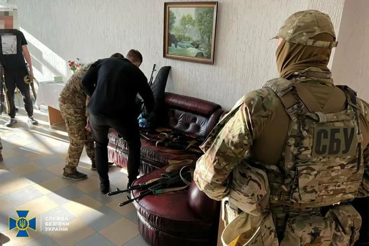 Ucraina: român, ruși, contrabandă cu arme (sursa: Facebook/Служба безпеки України)