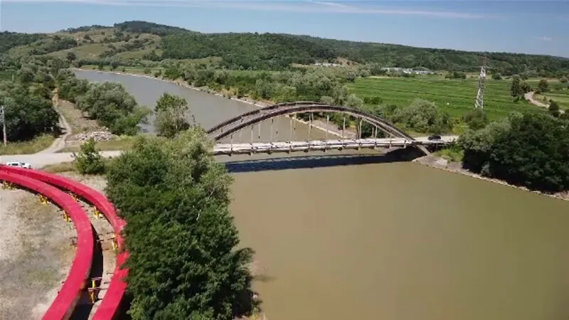 România n-a terminat podul spre baza Cincu Foto: Pro TV