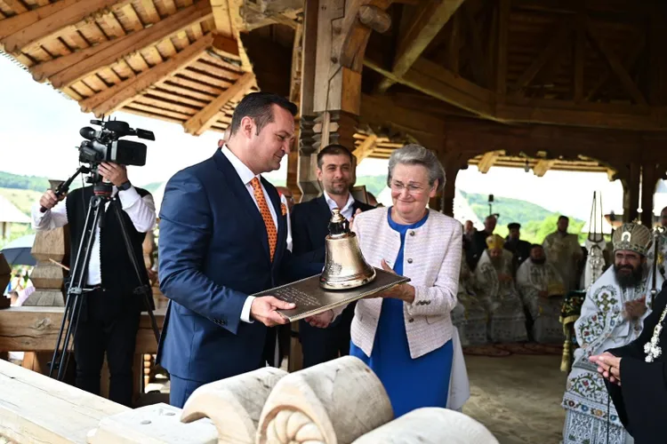 Cherecheș, bani cu sacoșa în Germania (sursa: Facebook/Catalin Chereches)