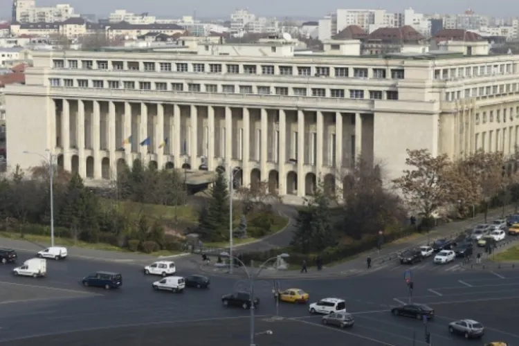 Guvernul Ciolacu a plătit sume uriașe pentru a închiria mașini pentru transportul bugetărimii Foto: gov.ro
