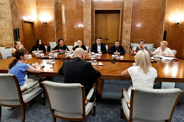 Magistrații amenință cu proteste pentru pensii (sursa: Facebook/Guvernul României)