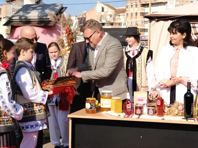 Ziua de naștere, liberă și plătită de angajator Foto: Facebook