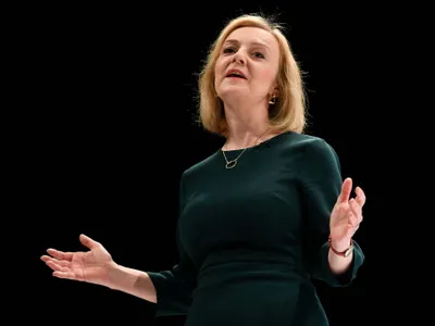 Truss despre Macron Prieten, dușman? Deliberez (sursa: Facebook/Liz Truss)