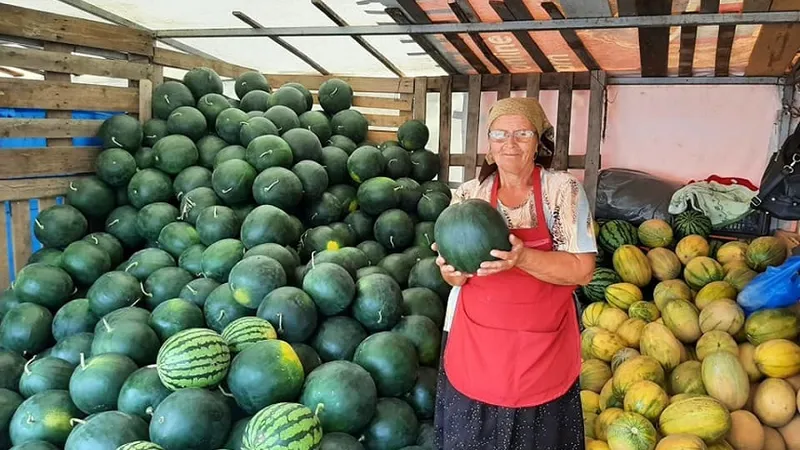 Guvernul vrea ca toate vânzările de legume, fructe, flori să fie făcute pe factură electronică Foto. News.ro