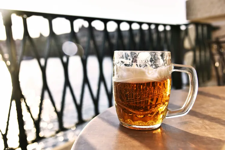Germanii beau din ce în ce mai puțină bere: consumul atinge cel mai scăzut nivel din ultimele trei decenii