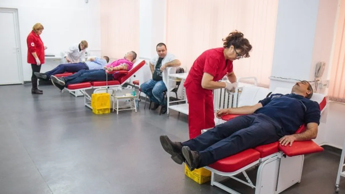 Românii se înghesuie să doneze sânge (sursa: ziaruldeiasi.ro)