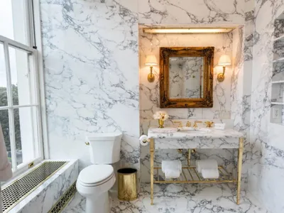 Trump prezintă renovarea băii de la Casa Albă (sursa: Truth Social/Donald J. Trump)