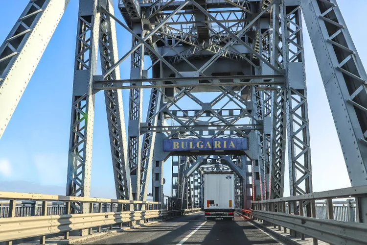 Trafic aglomerat pe DN 5 Giurgiu-Ruse (sursa: Facebook/Compania Nationala de Administrare a Infrastructurii Rutiere)