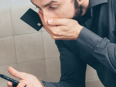 Escrocheriile financiare online abundă pe rețelele sociale. Comisia Europeană promite măsuri dure