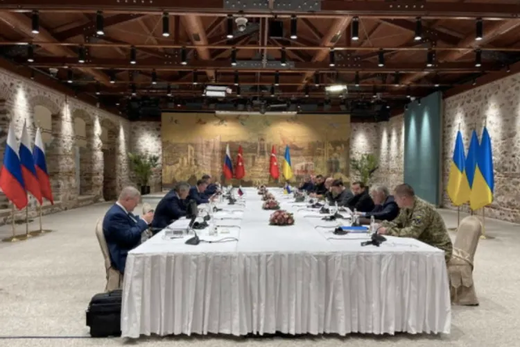 Rușii, negocieri false: ar retrage forțe (sursa: Agerpres)