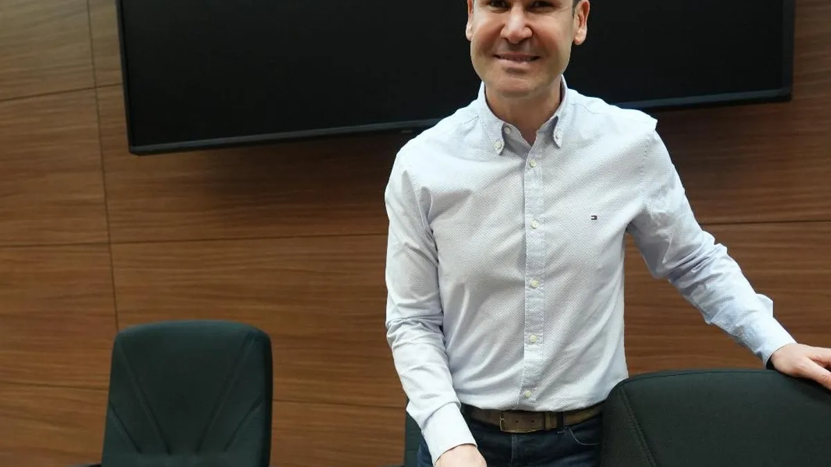 Primarul Negoiță nu vrea să discute despre asfaltările sale peste magistrale de gaz Foto: Facebook