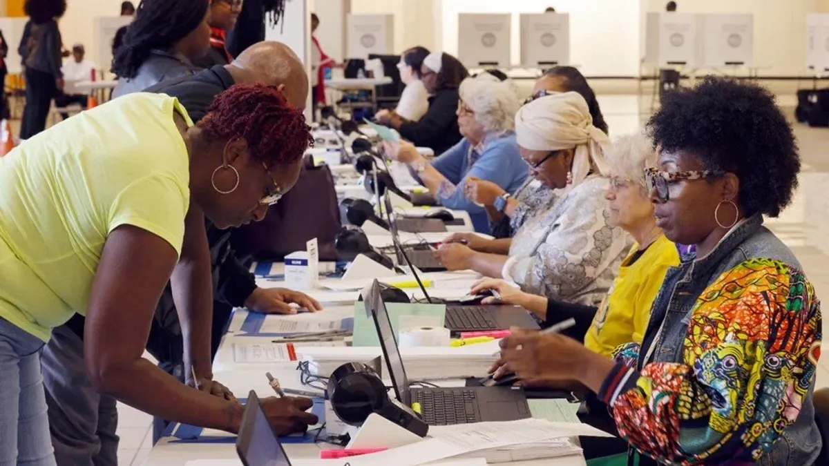 Un funcționar electoral din SUA, arestat (sursa: channel8.com)