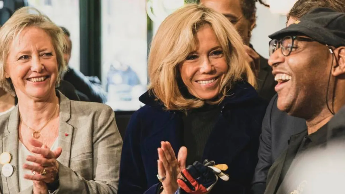 Brigitte Macron își va dovedi feminitatea (sursa: Facebook/Emmanuel Macron)