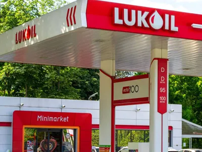 KazMunayGas și Lukoil continuă colaborarea (sursa: Facebook/LUKOIL Romania)