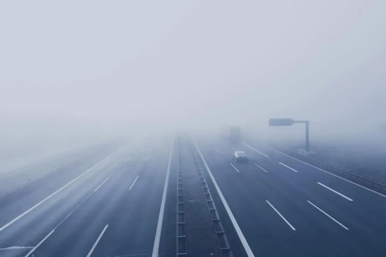 Ceață densă pe autostrăzile A3 și A7 (sursa: Pexels/Markus Spiske)