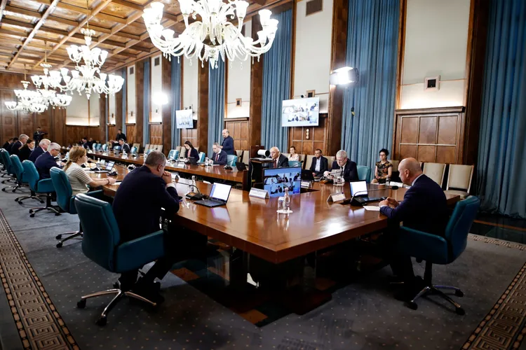 Numărul uriaș de consilieri personali aflați în slujba demnitarilor Foto: Facebook Guvernul României