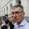 Averea impresionantă a sindicalistului Marica, care apără interesele prea-cinstiților vameși. SedLex, condus de Marica, e în grevă de solidaritate cu Sanitas