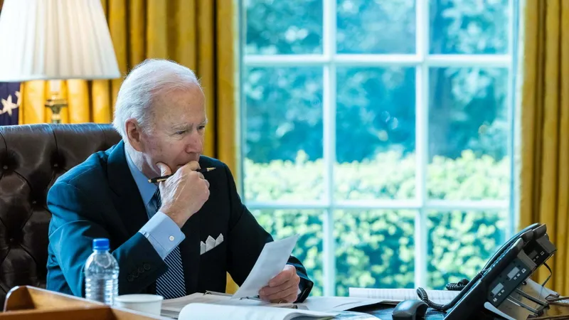 Biden, aproape de furia lui Putin (sursa: Facebook/The White House)