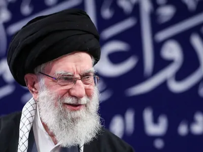 România își extrage personalul diplomatic neesențial din Israel, un atac american împotriva Iranului pare iminent. În imagine, ayatollah-ul Khamenei (sursa: IRNA)
