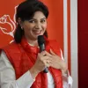 Activistă PSD, nașa președintelui Consiliului Județean, pe cale să ajungă șefă de spital județean. A terminat Literatura germană, la Oradea, la 27 de ani