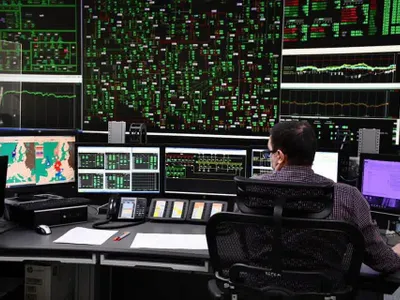 Un fost ministru al Energiei acuză ANRE că ține blocate capacități de producție de energie de 500 MW. Cum se apără ANRE