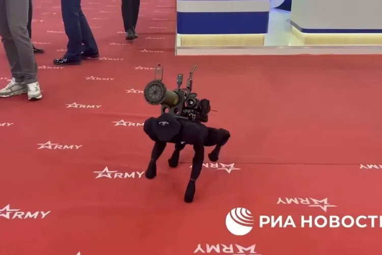 Rușii se laudă cu un „câine-robot de luptă” Foto: Twitter