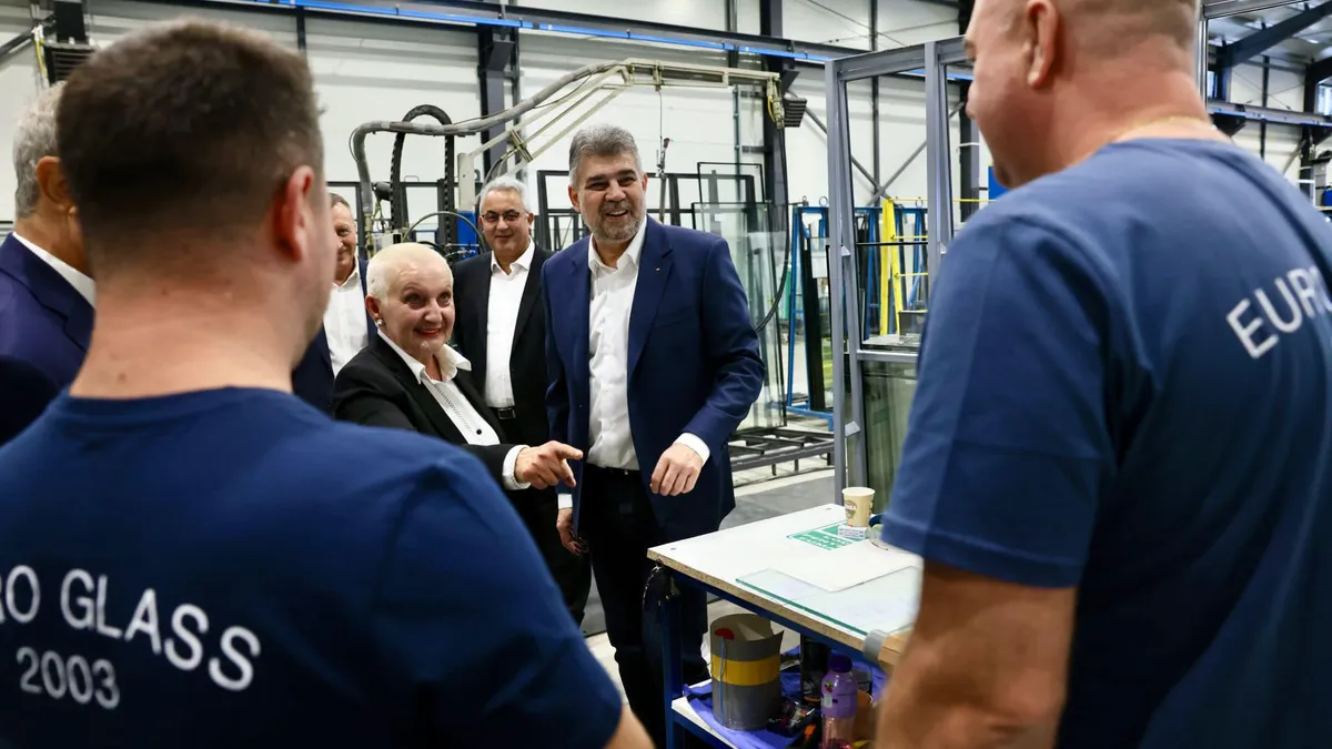 Reportaje ceaușiste de la vizita lui Ciolacu la Deva Foto: Facebook