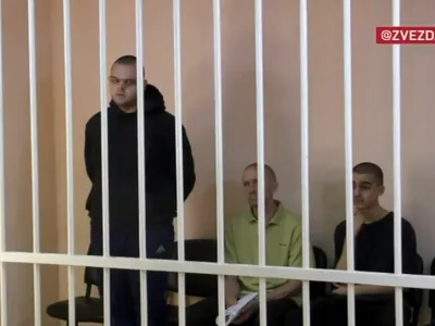 Britanicii Aiden Aslin şi Shaun Pinner şi marocanul Brahim Saadoun, condamnaţi la moarte de ”justiţia” separatistă din Doneţk Foto: Captură video