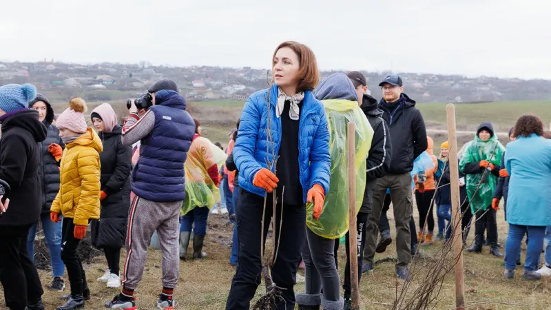 Filmarea cu Maia Sandu așteptând să cumpere flori, virală Foto: Facebook