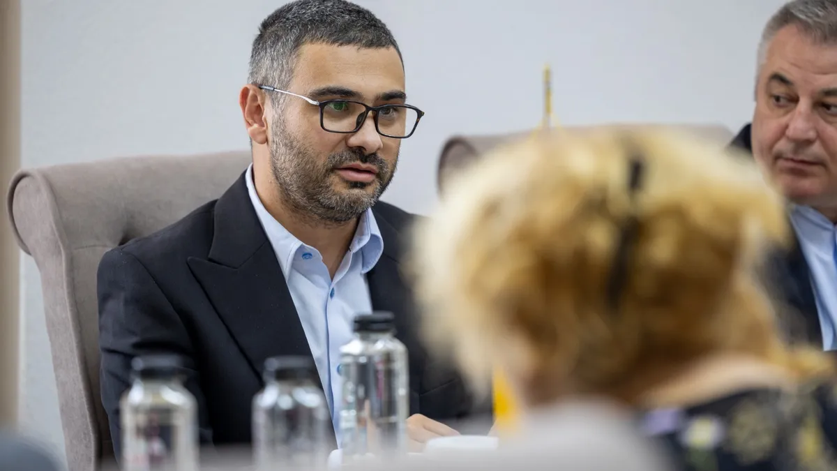 Nu mai sunt bani de pensii recalculate în etapa a doua. Ministrul Muncii, Florin Manole, tace (sursa: Facebook/Ministerul Muncii, Familiei, Tineretului și Solidarității Sociale)