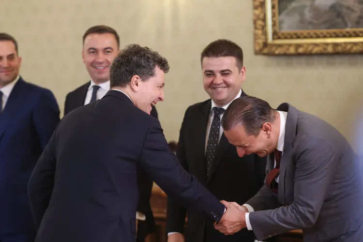 Potop de lingușeli ale lui Băluță pentru Nicușor Dan Foto: Inquam/George Calin