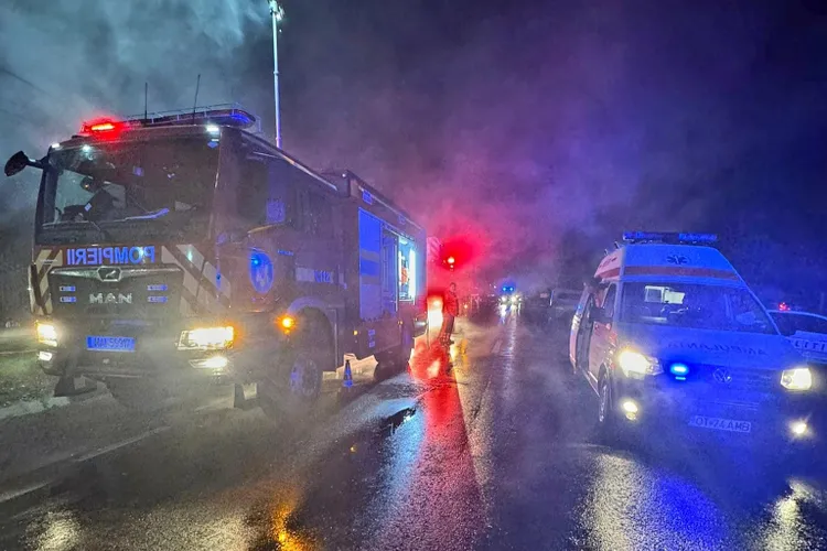 Explozie într-un bloc din Caracal (sursa: Facebook/ISU Olt - www.isuolt.ro)