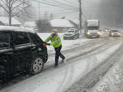 Ninsoare și lapoviță până luni seara (sursa: Facebook/Poliția Română)