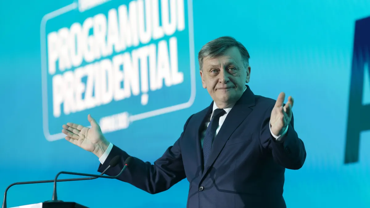 Crin, panicat, fuge de scandalul fake (sursa: Inquam Photos/George Călin)