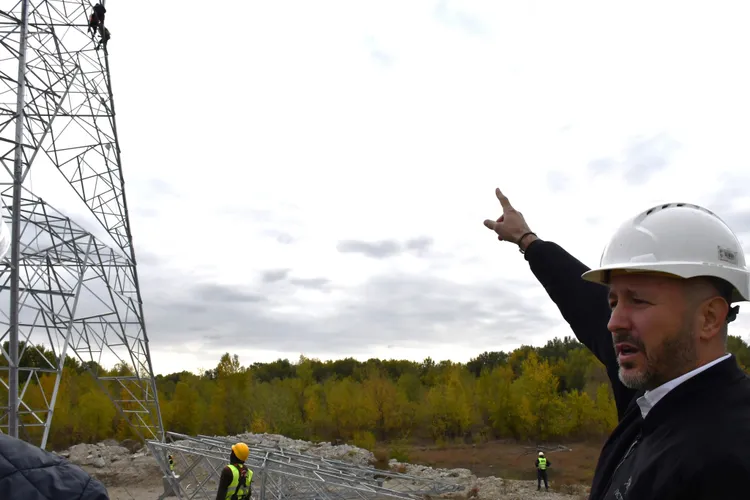 Bolojan sugerează că corupția Transelectrica, condusă de clientul PSD, blochează piața de energie Foto: Facebook